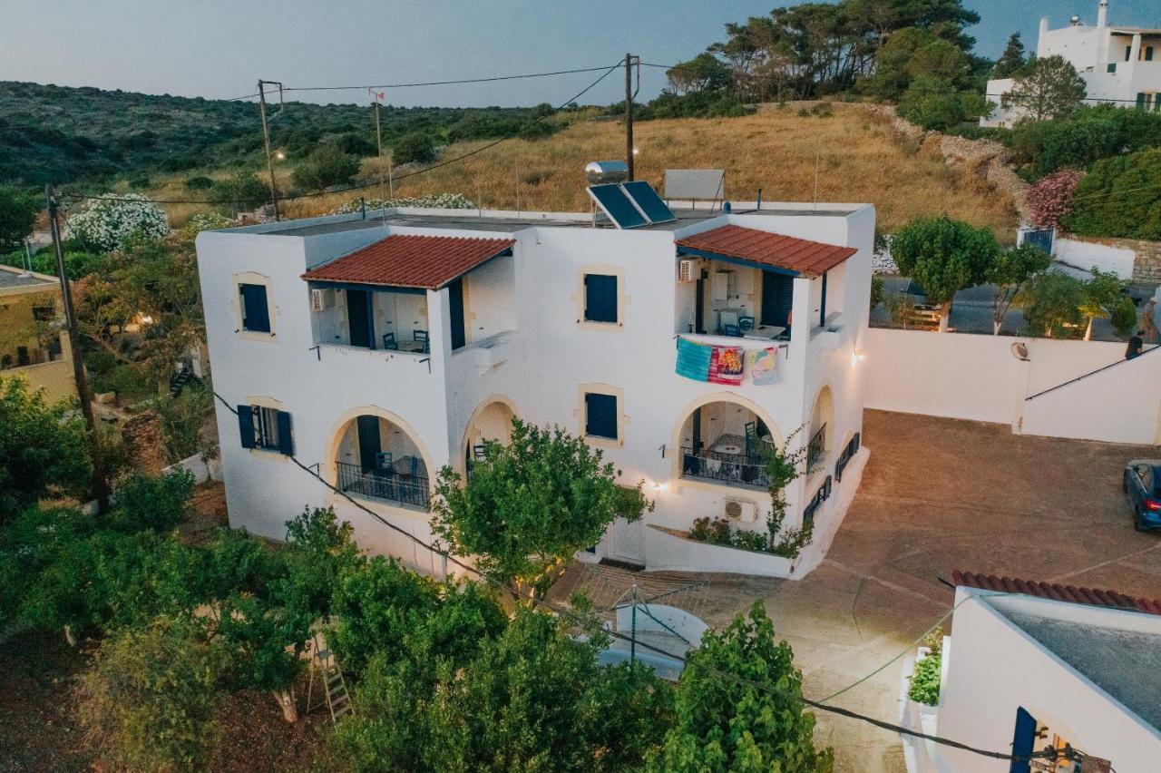 Theofilos Appartements Livadi  Bagian luar foto