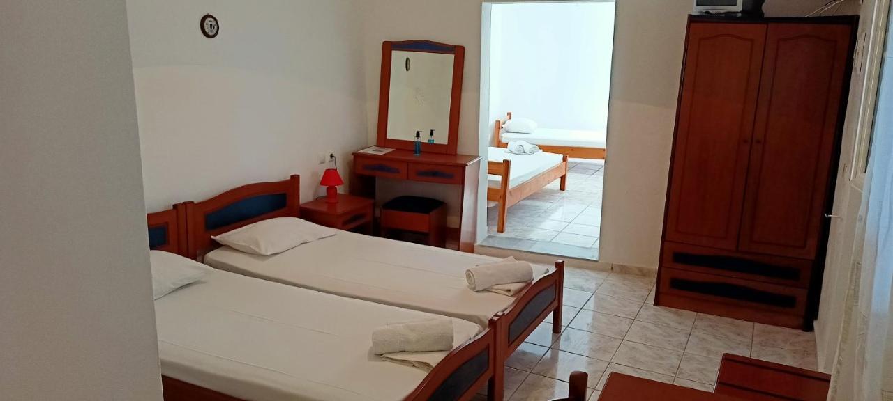 Theofilos Appartements Livadi  Bagian luar foto