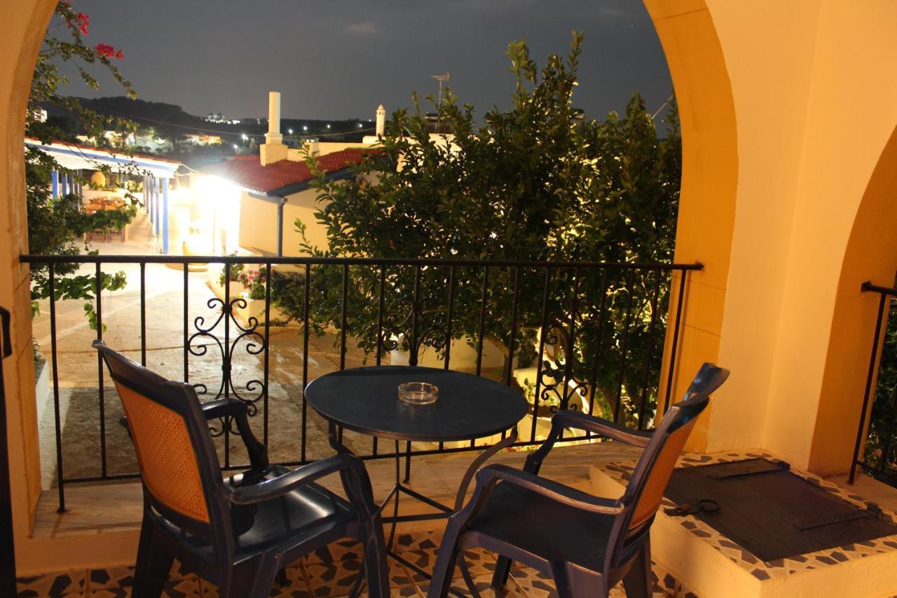 Theofilos Appartements Livadi  Bagian luar foto